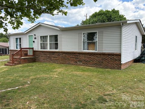 Photo of 5507 Sandy Creek Court, Newton, NC 28658 (MLS # 4371177)