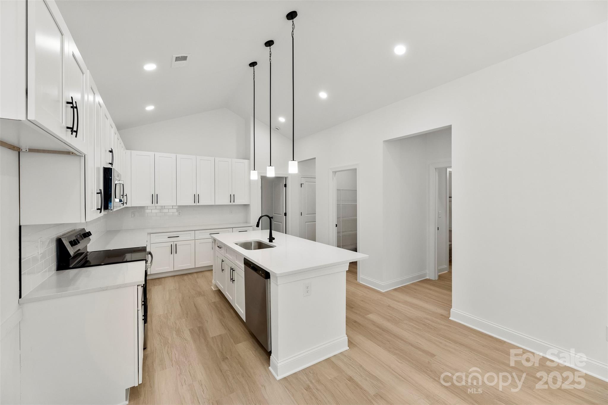 90 Sumner Avenue NW