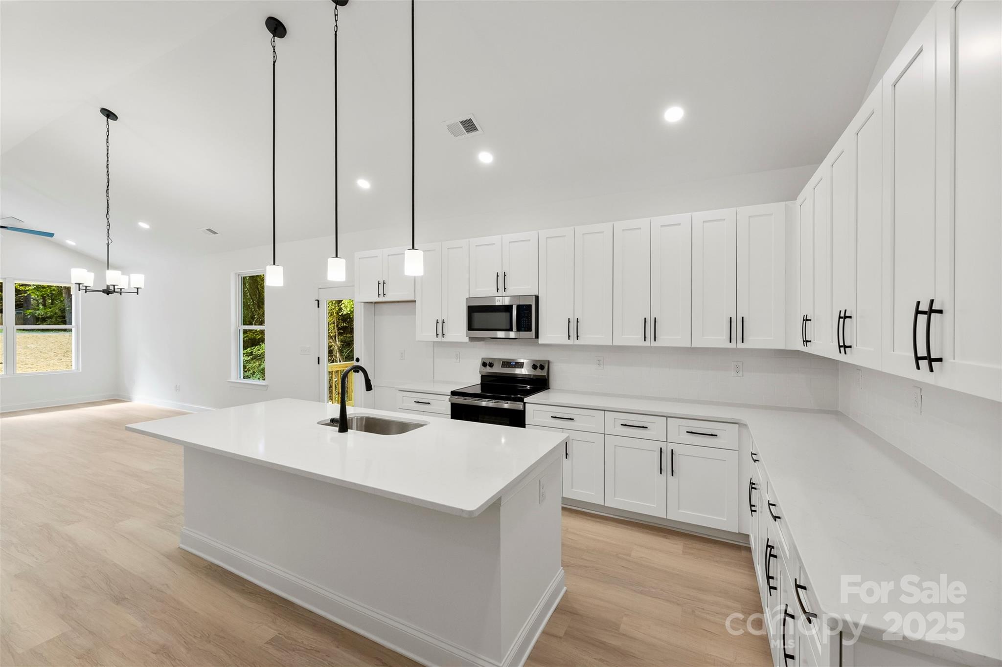 90 Sumner Avenue NW