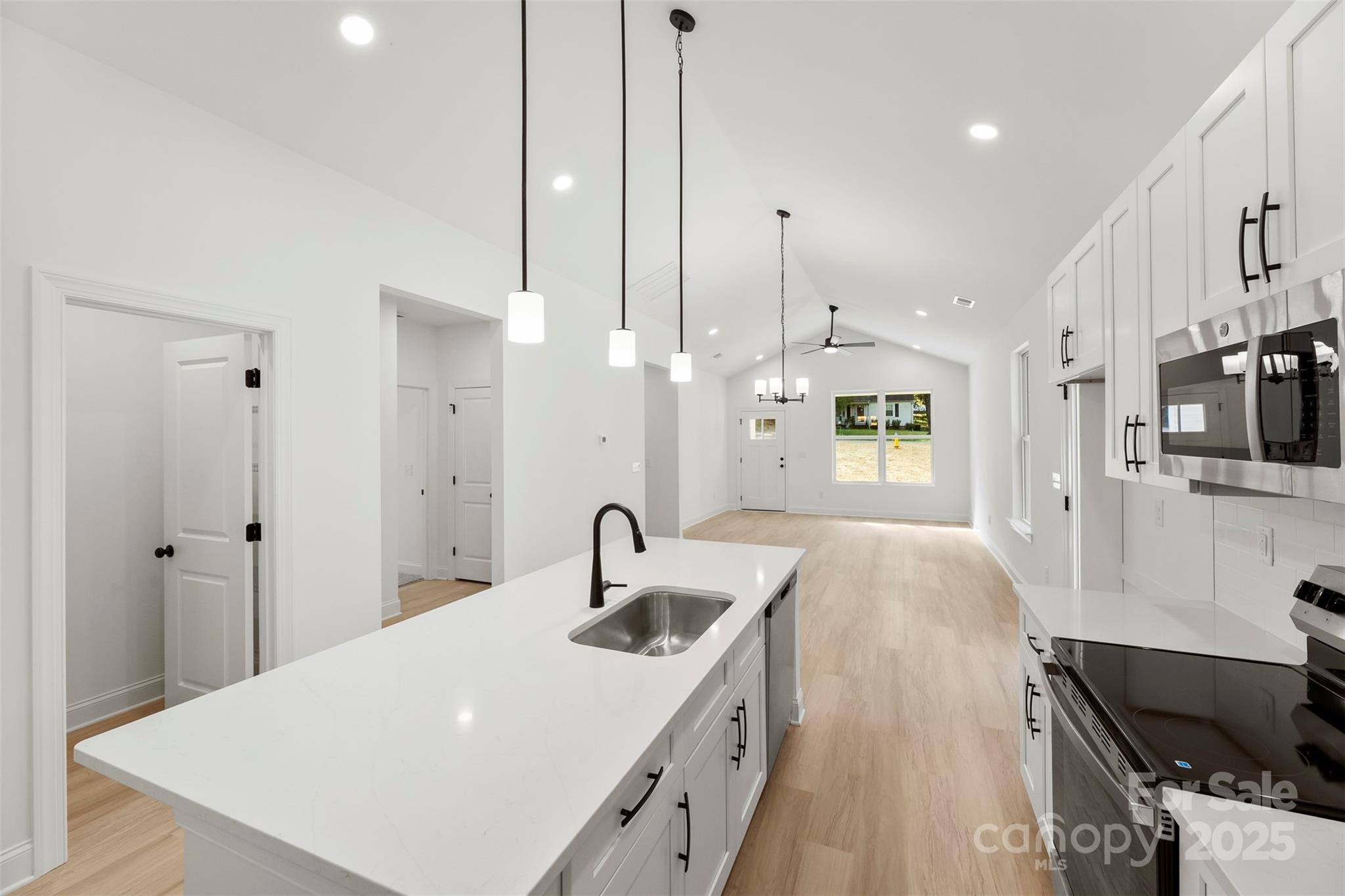 90 Sumner Avenue NW