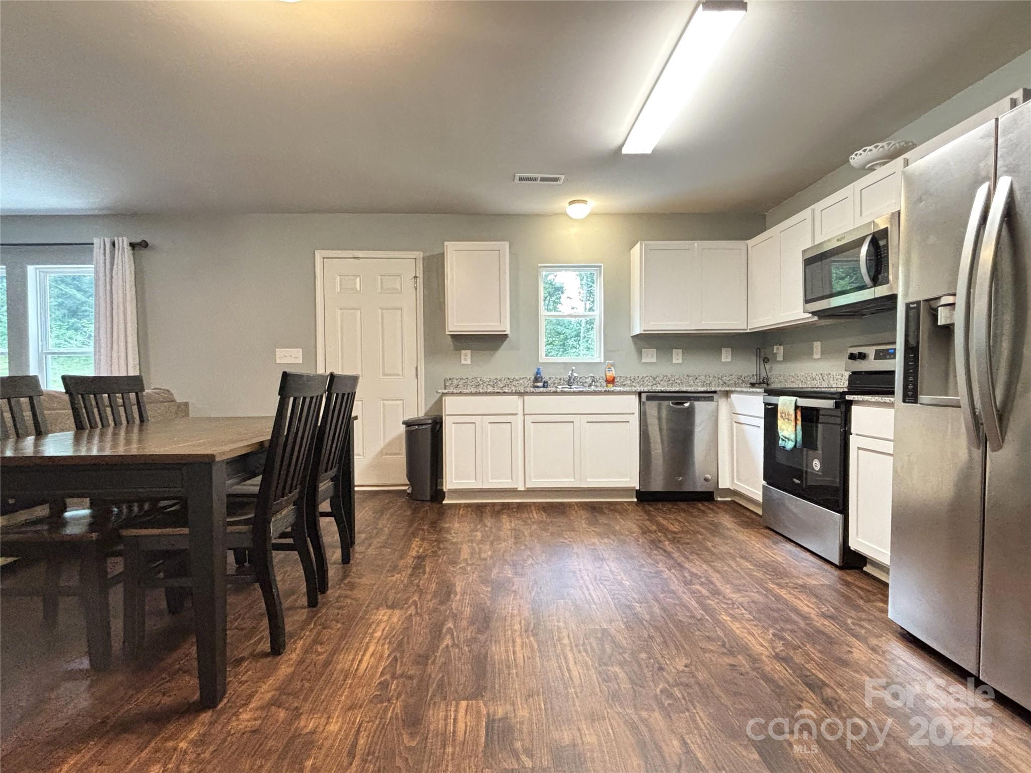 1916 Country Way