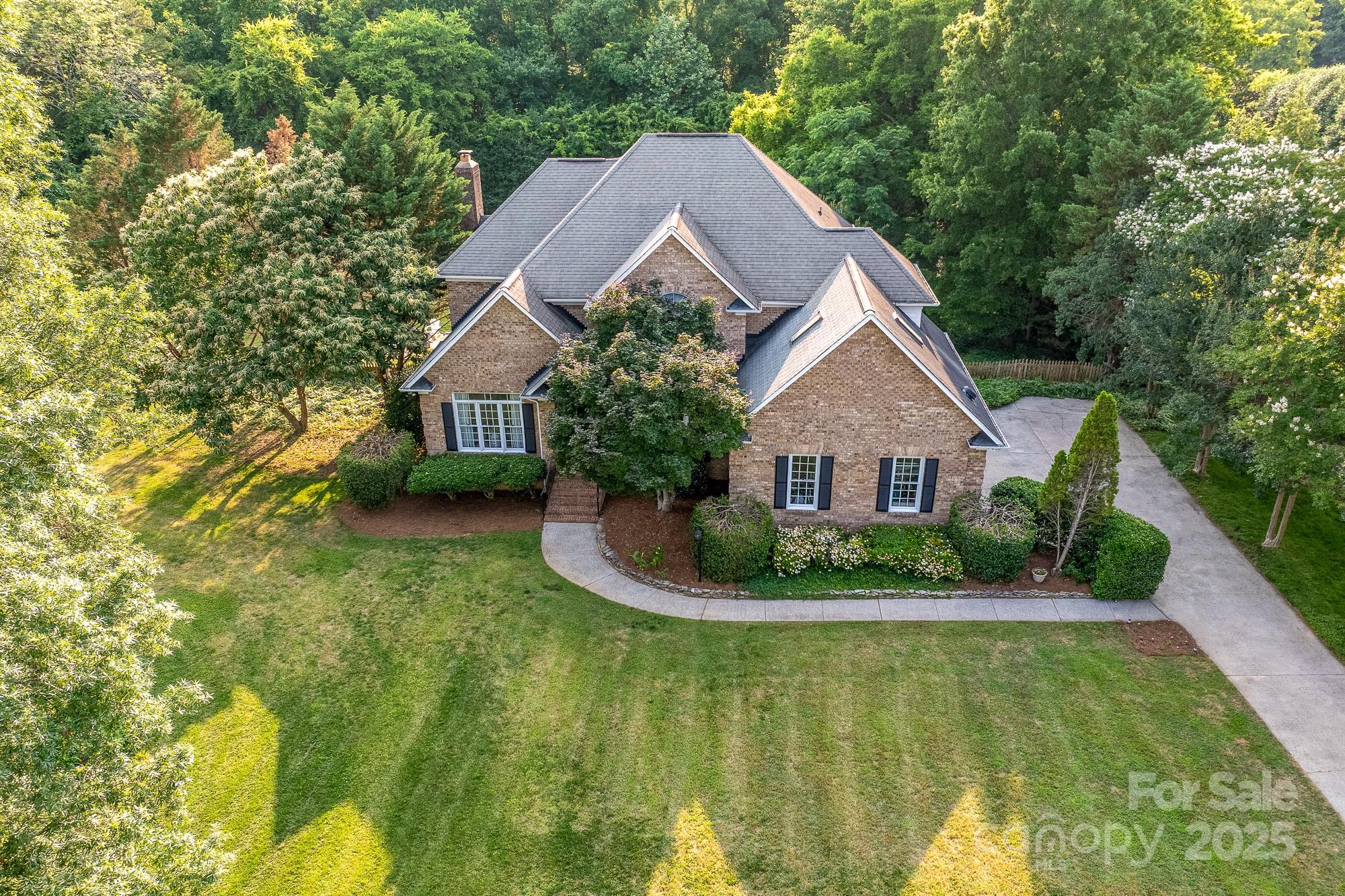 1115 Maremont Court