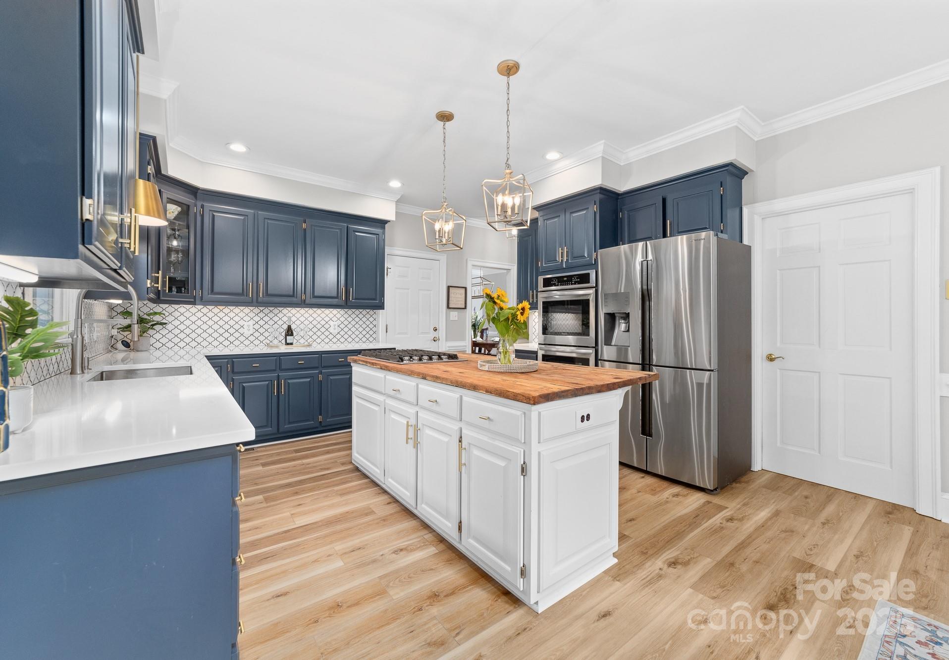 1115 Maremont Court