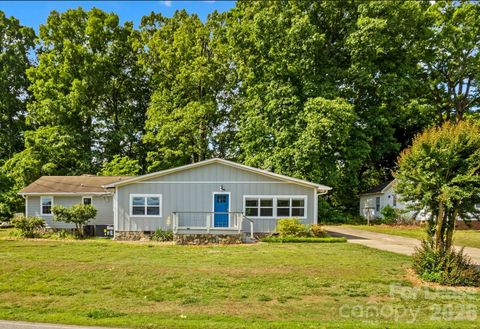 Photo of 182 Commodore Loop, Mooresville, NC 28117 (MLS # 4387660)