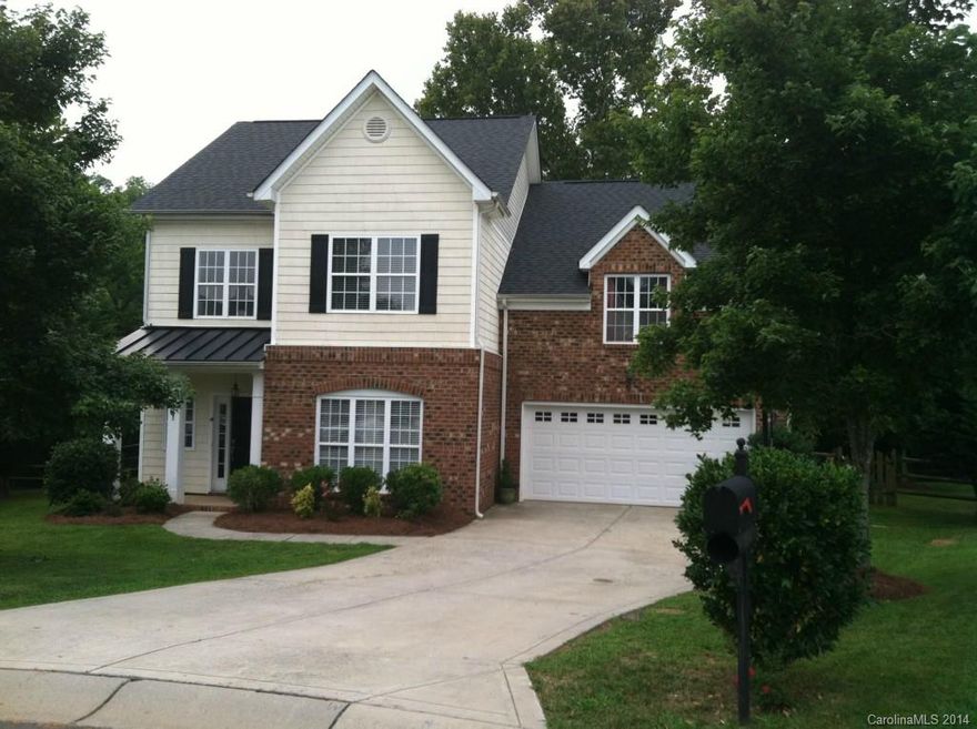 4th Bd/Bonus withfenced rear yard in cul-de-sac. Hardwoods on main, granite countertops with tile backsplash in kitchen. Fresh paint and much more. A must see!!! Agent is related to seller