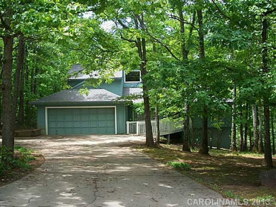 Very private home on heavily wooded and larger than average lot in Tega Cay.This home offers open floor plan with laminated hardwoods and recessed lighting and a finished(enclosed and heated) Sun room area up and down. The lower level is wonderful for entertaining with a double sided brick fireplace and full size wet bar.
Home has been Pre-Inspected and the inspection report will be shared with Buyer upon accepted offer.
