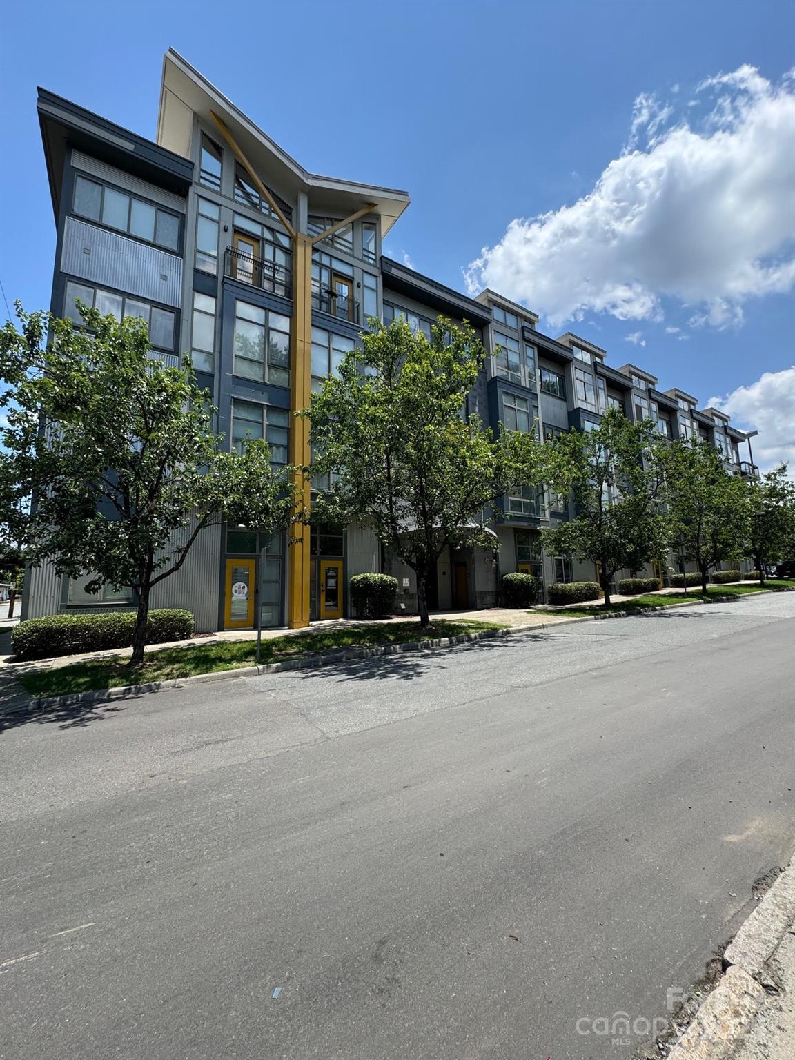 514 W 10th Street 403