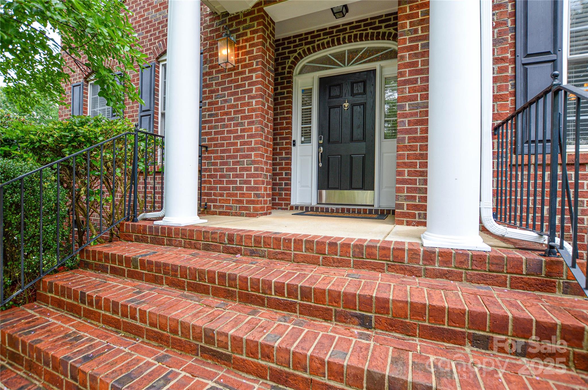 5004 Woodview Lane