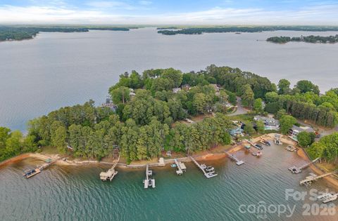 Photo of 20931 Island Forest Drive, Cornelius, NC 28031 (MLS # 4369971)