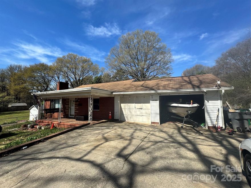 Beautiful property with lots of potential. Home is in need of some cosmetic updates but overall a great rental property. With almost an acre flat lot, two car garage and lots of square footage. A big storage on the back. This property has lot of potential. Home is sold as-is.
Please do not disturb tenant. they will be out by april 30th