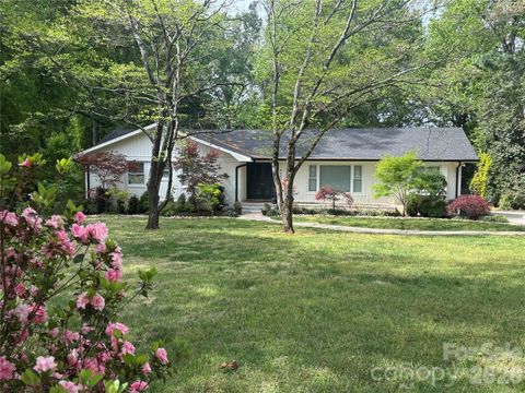Photo of 4640 Town And Country Drive, Charlotte, NC 28226 (MLS # 4367900)