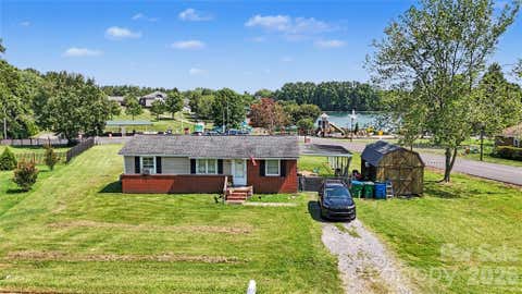 Photo of 907 Lakeview Drive, Pineville, NC 28134 (MLS # 4407444)
