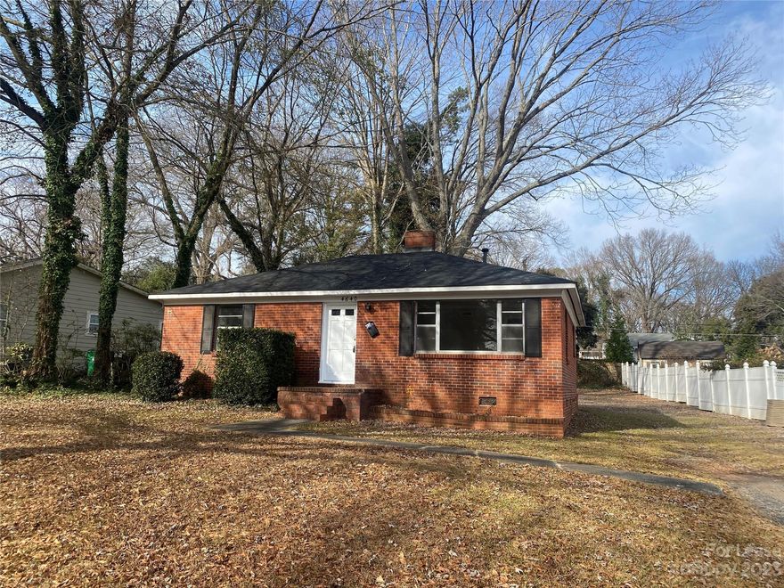 3 Bedroom, 1 Bath, Gas Heat, CA, Hardwood Floors, SS Range and Refrigerator, WD Connections, Large backyard, Close to Park Road Shopping, South Blvd. Light Rail, And not far from Down Town or South Park.
