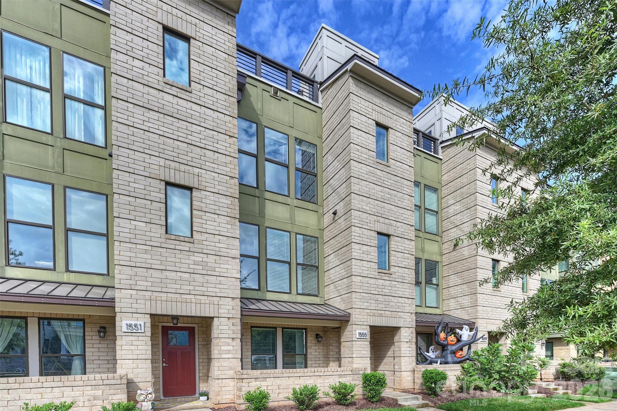 1555 Duckworth Avenue