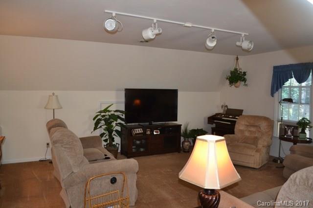 Meadow Lakes - Residential