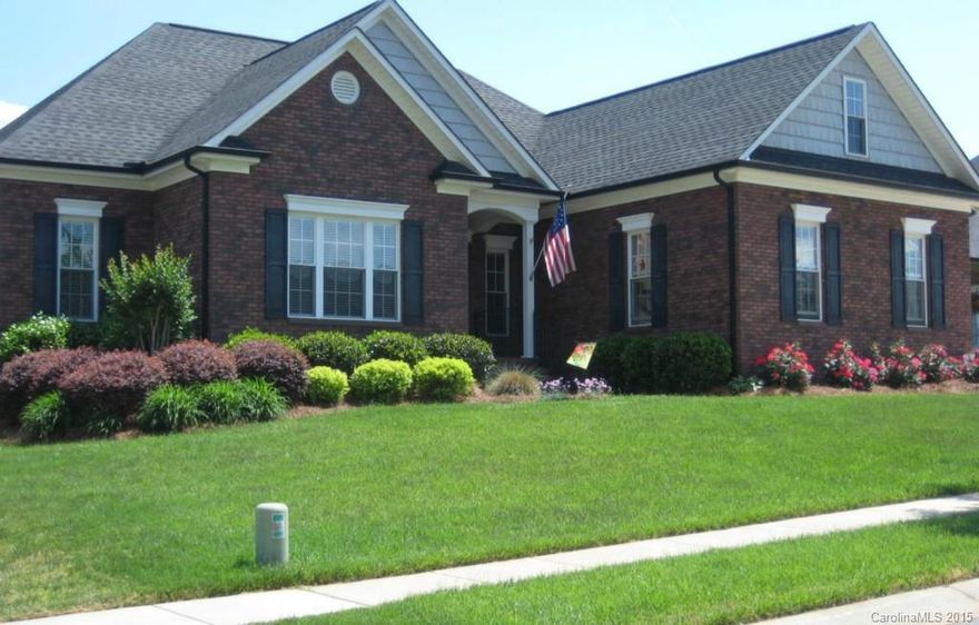 A custom built home that is truly affordable.  Many of the amenities that you are looking for in a quality home.  Tray ceiling in the master and dining room, hardwood floors in the foyer and dining room.  Very open floor plan for great traffic flow.  Perfect for entertaining family and friends.