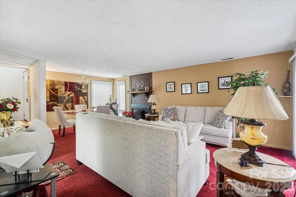 6123 Honeysuckle Lane