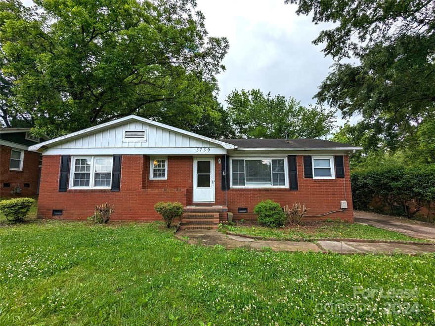 Cute brick ranch in convenient Clanton Park area.  Easy access to I-77, uptown and airport.  2 bdrm 1 bath 1005 SF home with wood floors throughout.  Covered sitting porch in back of house overlooking fenced in back yard.
