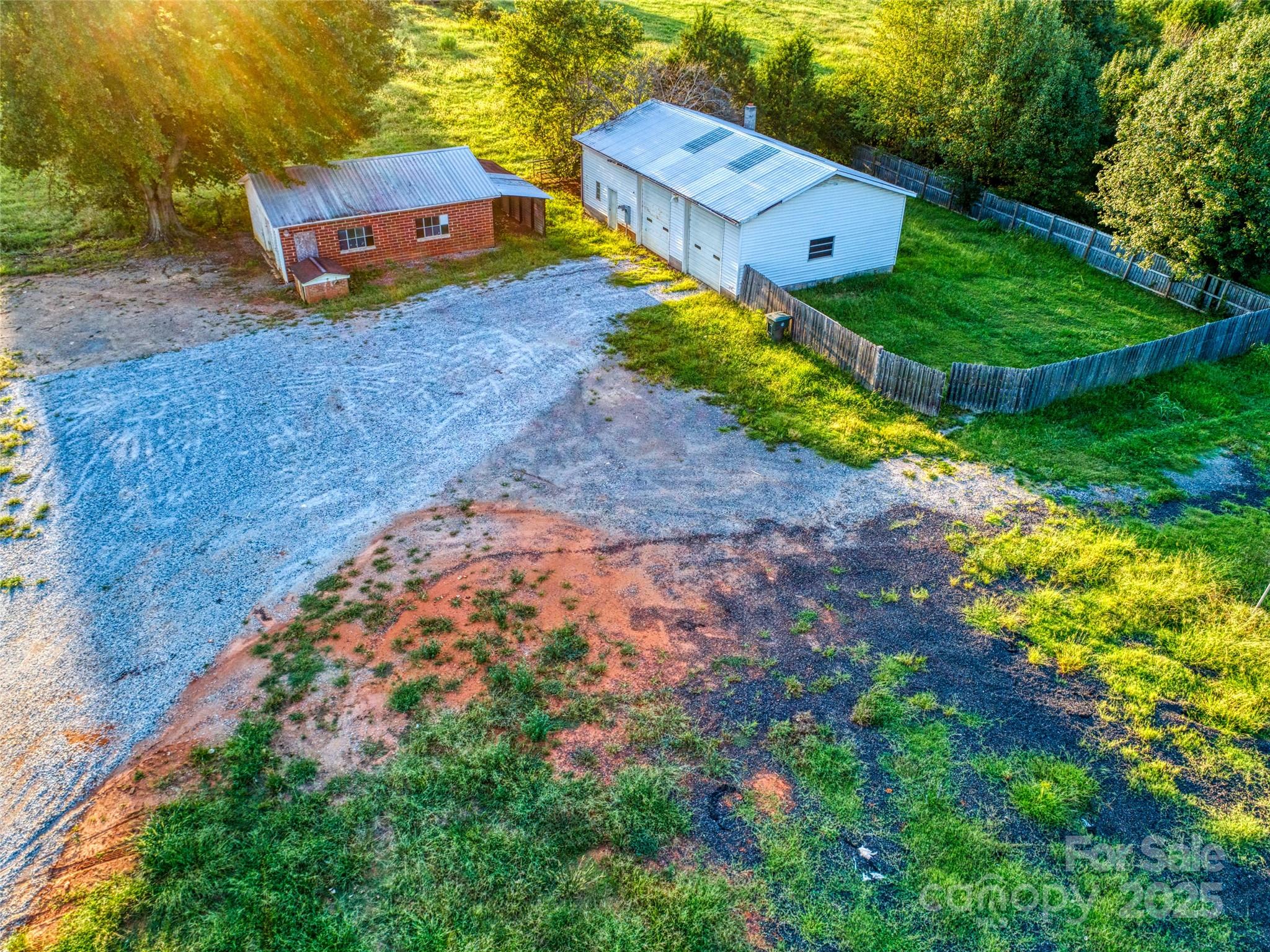 690 River Highway 3
