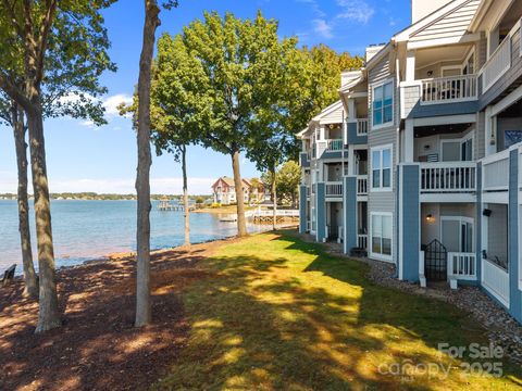 Photo of 907 Southwest Drive, Davidson, NC 28036 (MLS # 4312461) Photo of 907 Southwest Drive, Davidson, NC 28036 (MLS # 4312461)
