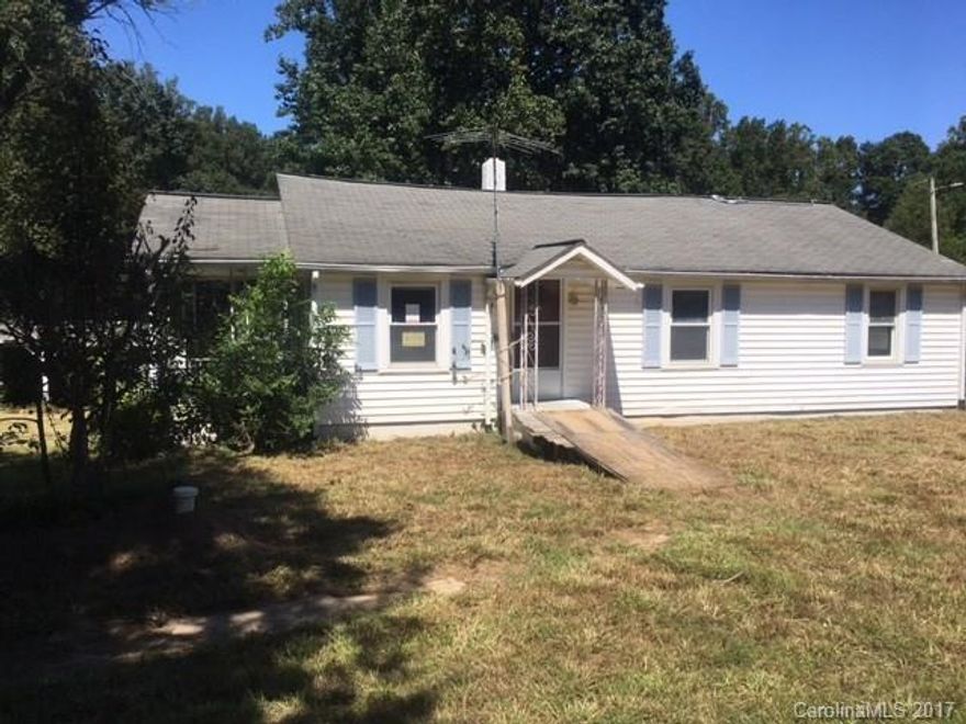 GREAT OPPORTUNITY FOR INVESTORS!!  Well priced FIXER-UPPER home located just outside the city limits.  This home offers 3 bedrooms, 1.5 baths, kitchen with lots of cabinet space, large living room, replacement windows and a detached outbuilding/workshop.  This property needs work!  BRING OFFERS!