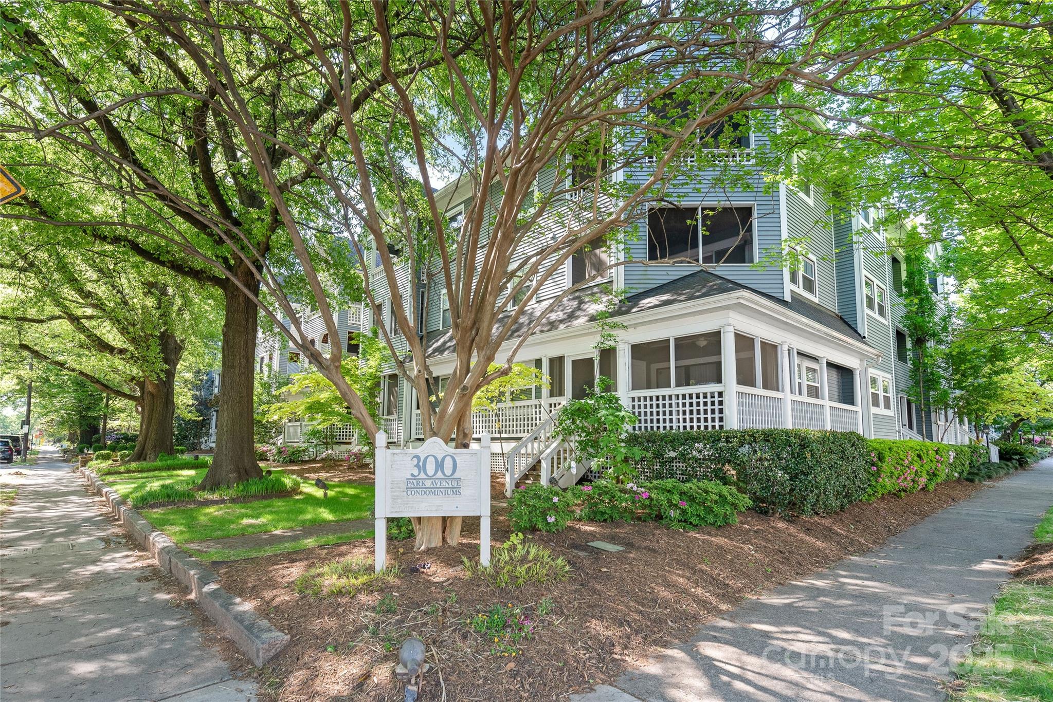 300 E Park Avenue 16