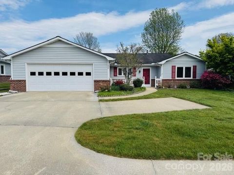 208 Dartcrest Drive Hendersonville NC 28792