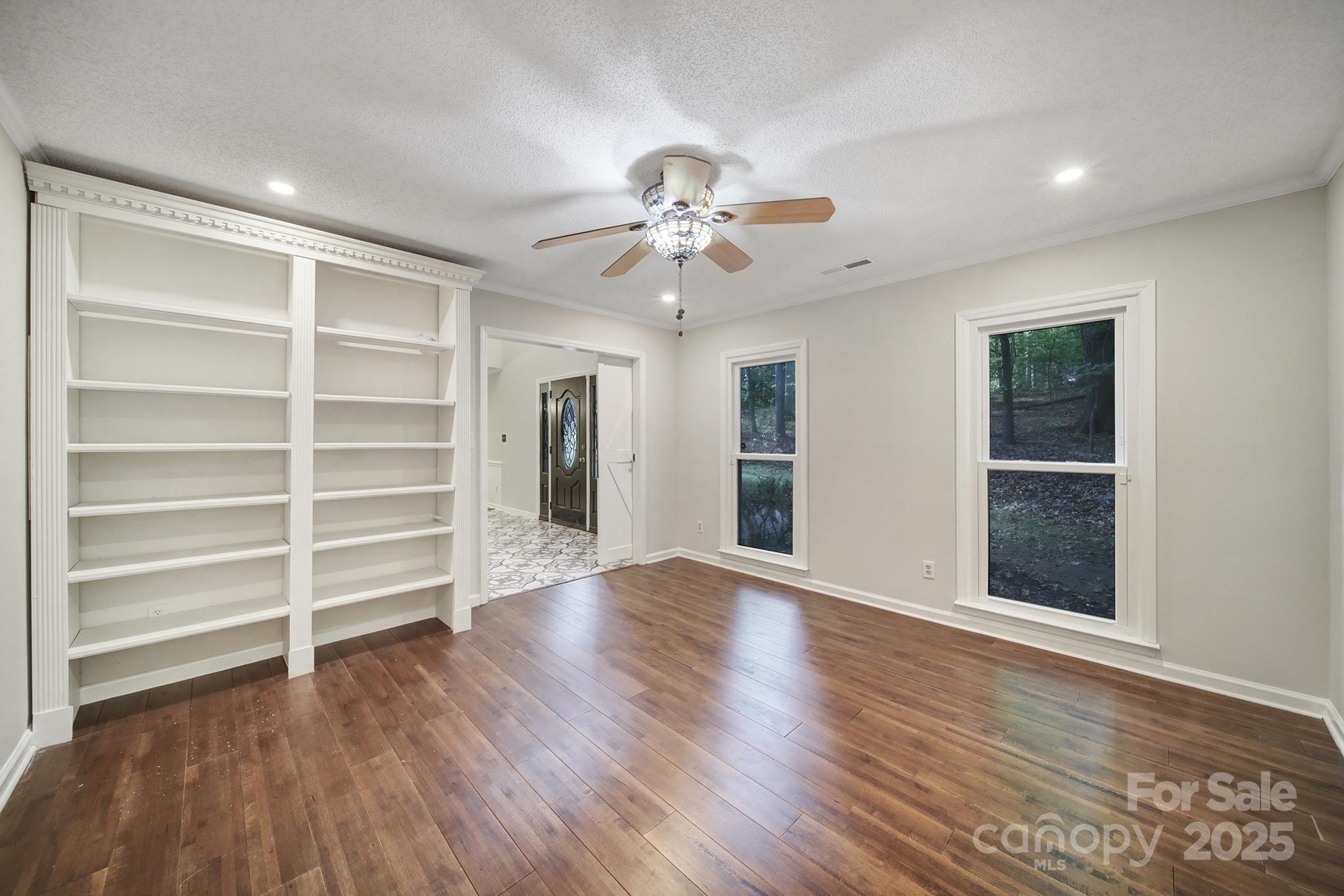 5026 Spicebush Court