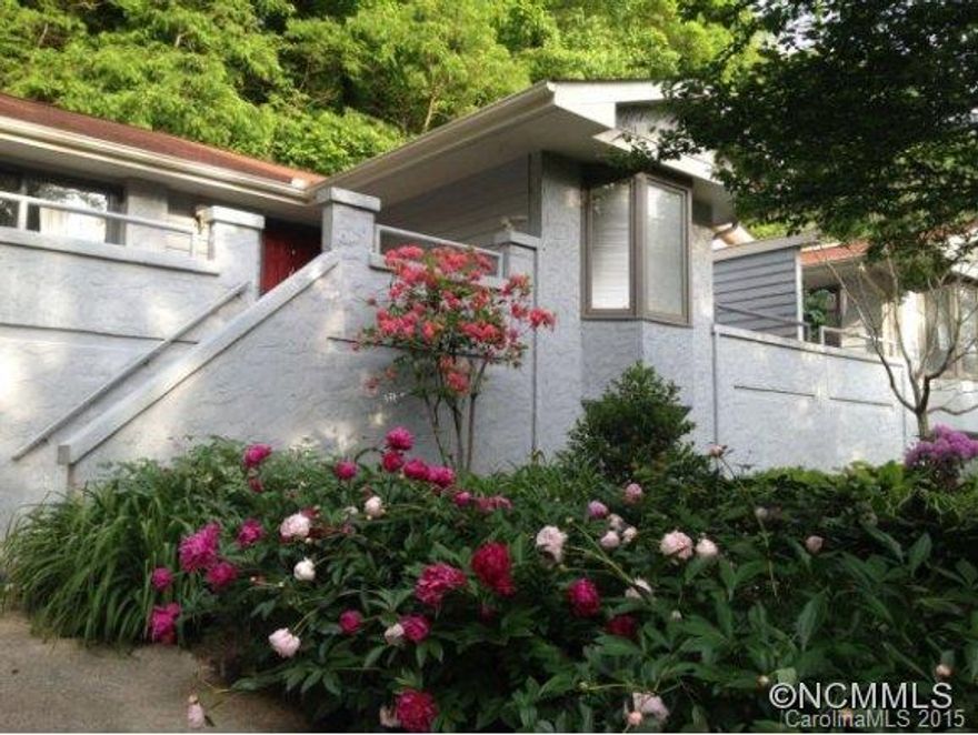 A wonderful place to call home. Move in perfect!Private end unit with winter views. Hardwood floors, stainless appliances, open floor plan and two decks to enjoy the outdoors. A quaint walking community with a pool, pond and mountain views. Close to downtown Asheville & Black Mountain - with easy access to highways and the parkway. Come see a special find in the Riverknoll community.
