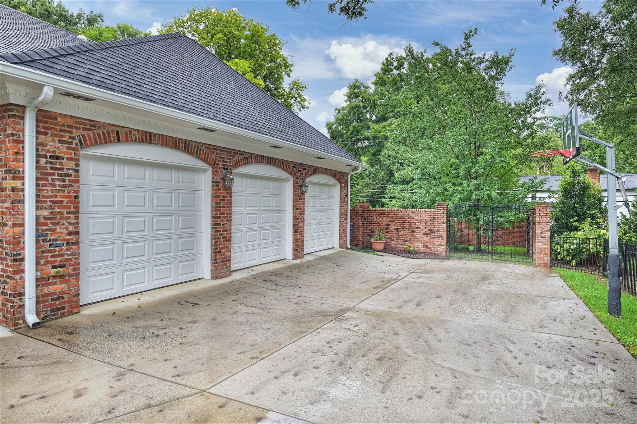 2900 Ferncliff Road