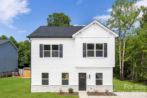 Photo of 109 Titleist Drive, Statesville, NC 28677 (MLS # 4382087)
