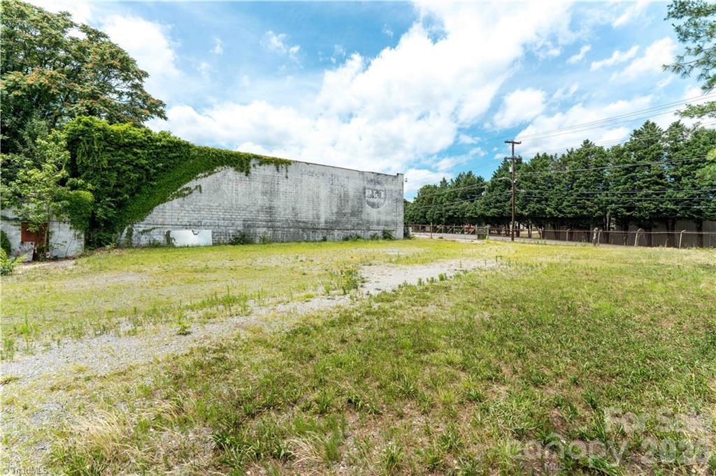 400 W 27th Street