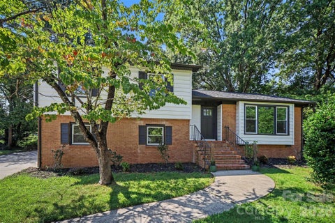Photo of 5324 Cheval Place, Charlotte, NC 28205 (MLS # 4421359)