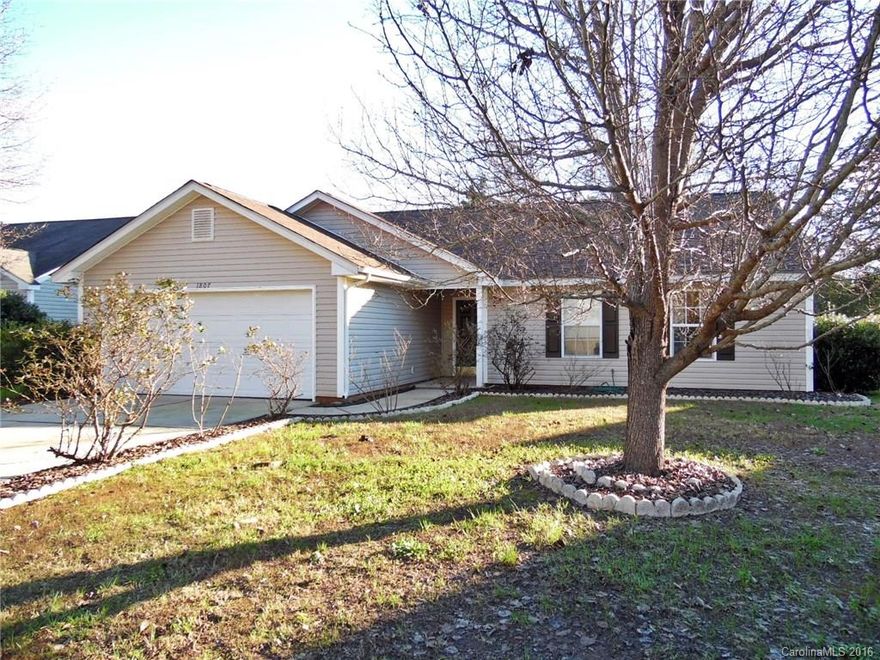 Ranch living in this 3 bedroom, 2 bath home with easy access to I-77! Features include a large den with vaulted ceilings, master with walk-in closet and large master bath, 2 car attached garage and patio.  New roof & HVAC in 2014! This one won’t last long!