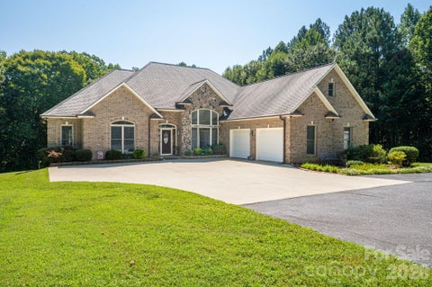Photo of 145 Chippawa Drive, Dallas, NC 28034 (MLS # 4425711)