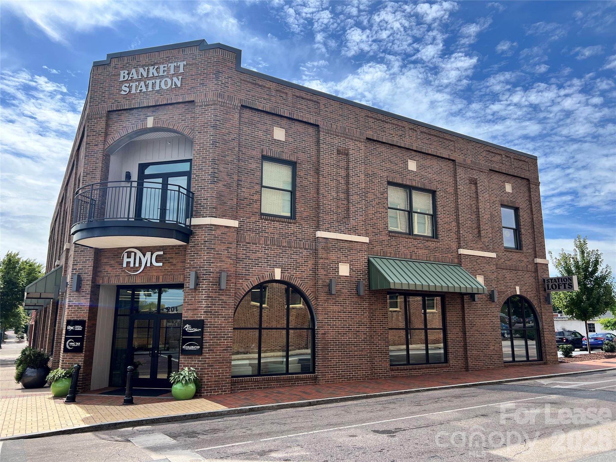 201 E Innes Street 204