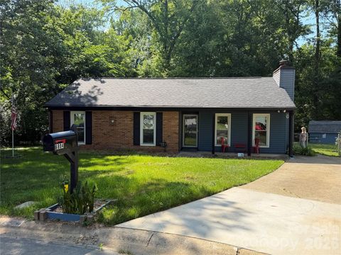 Photo of 6804 Delta Lake Drive, Charlotte, NC 28215 (MLS # 4383596)