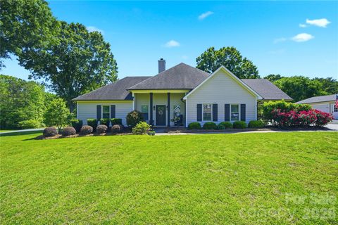 Photo of 5701 Cedar Hill Drive, Wesley Chapel, NC 28110 (MLS # 4380517)