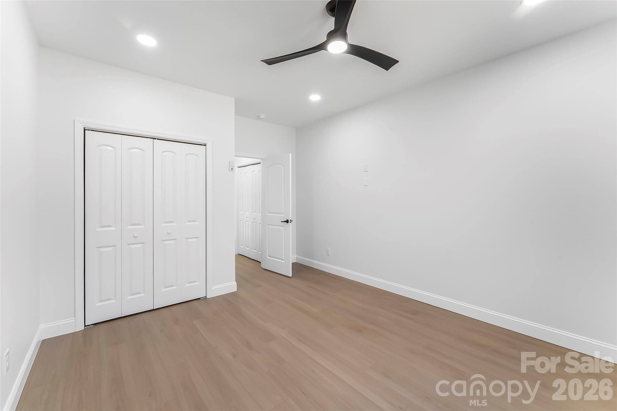 SIDES ESTATE - Residential