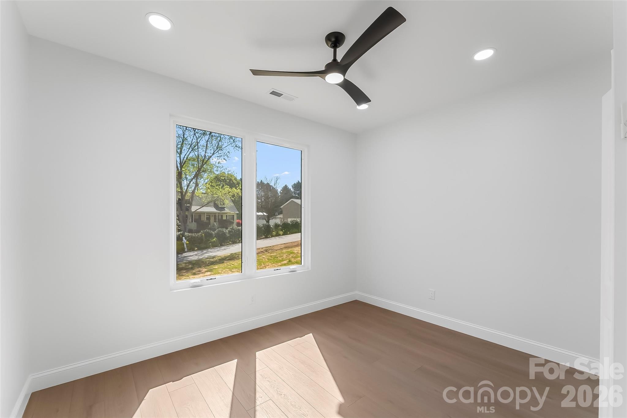 SIDES ESTATE - Residential