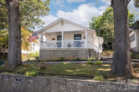 Photo of 18 Oteen Park Place, Asheville, NC 28805 (MLS # 4388360)
