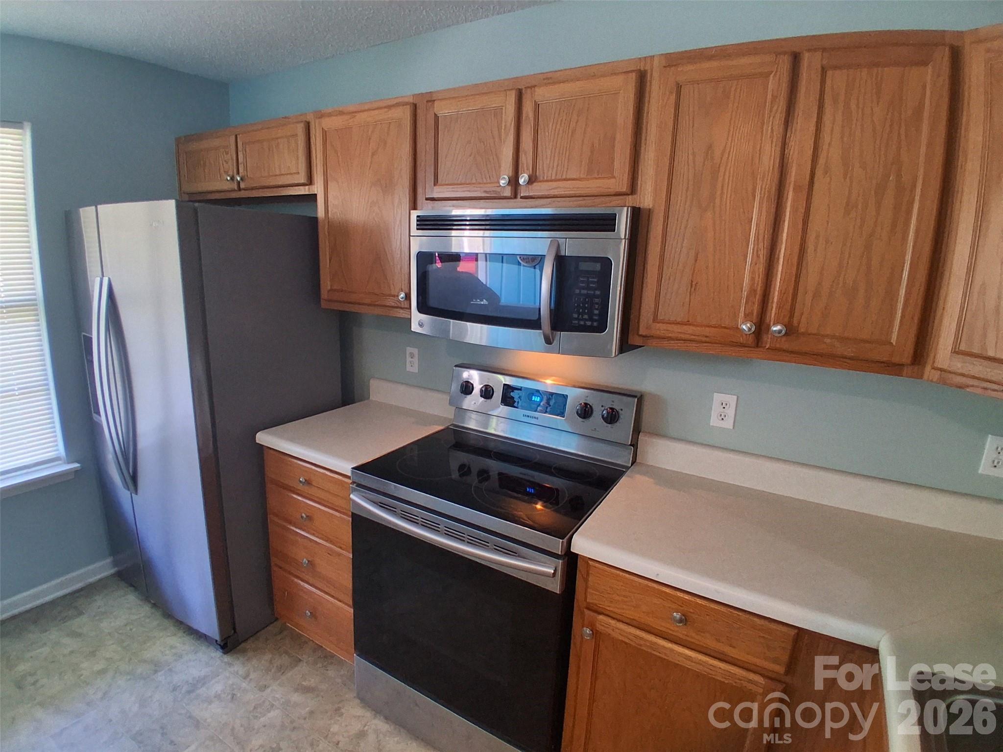 1786 Forest Side Lane