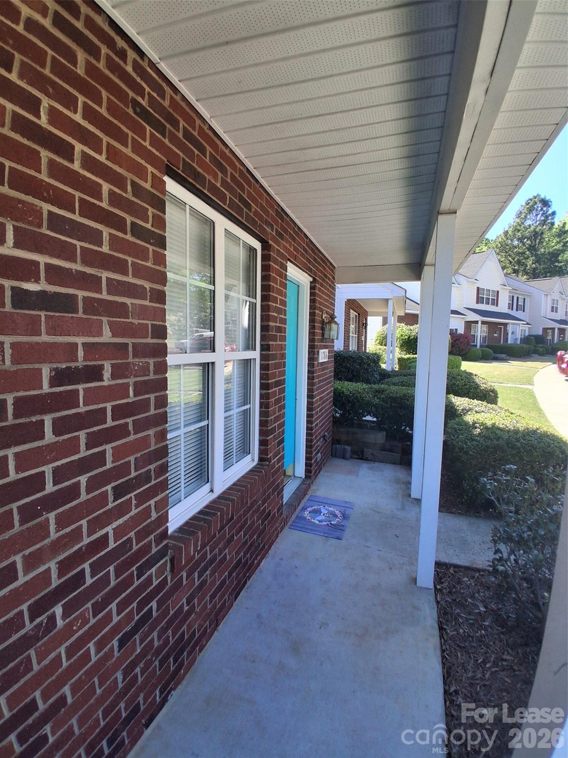 1786 Forest Side Lane