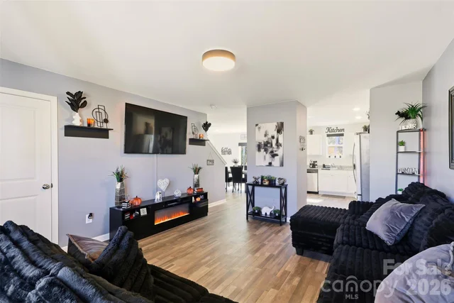 1684 Pen Oak Drive, photo 5 of 48