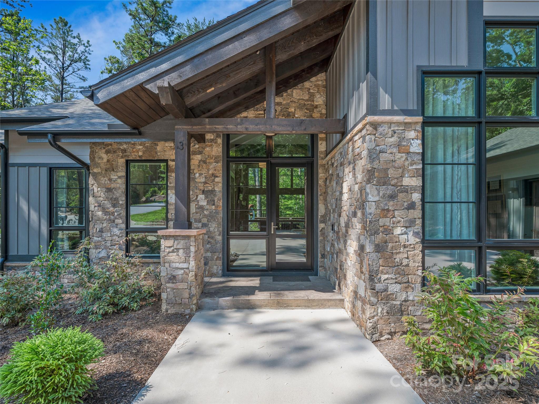 3 Nestlewood Drive
