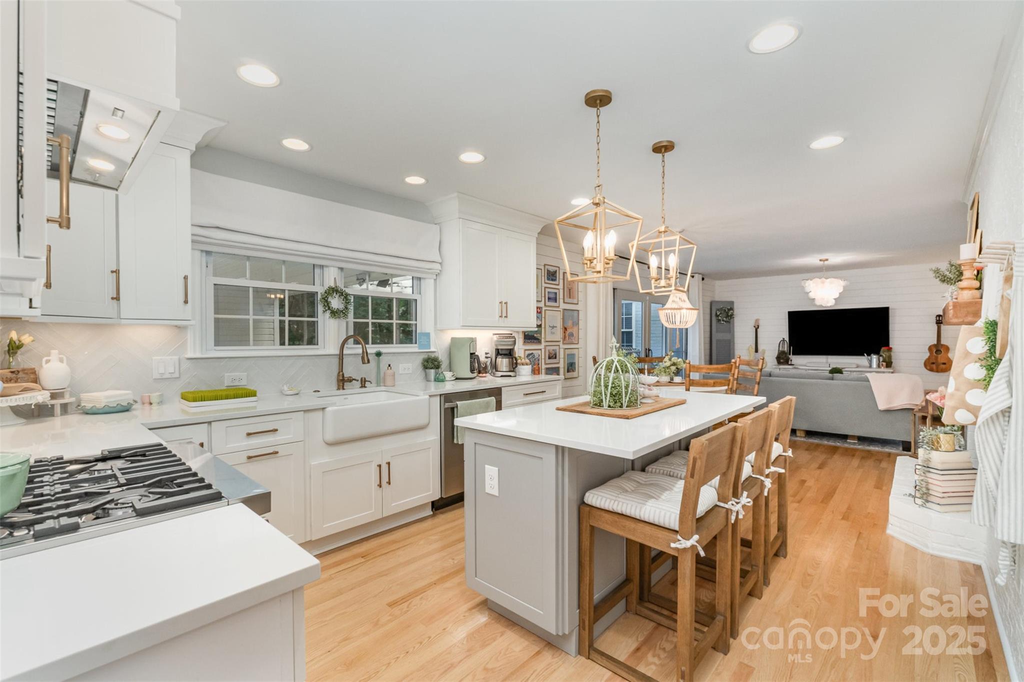 827 Ashwyn Drive