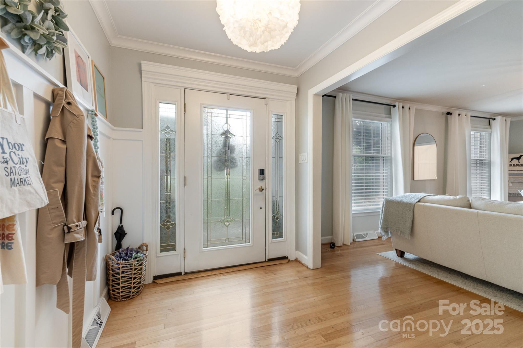 827 Ashwyn Drive