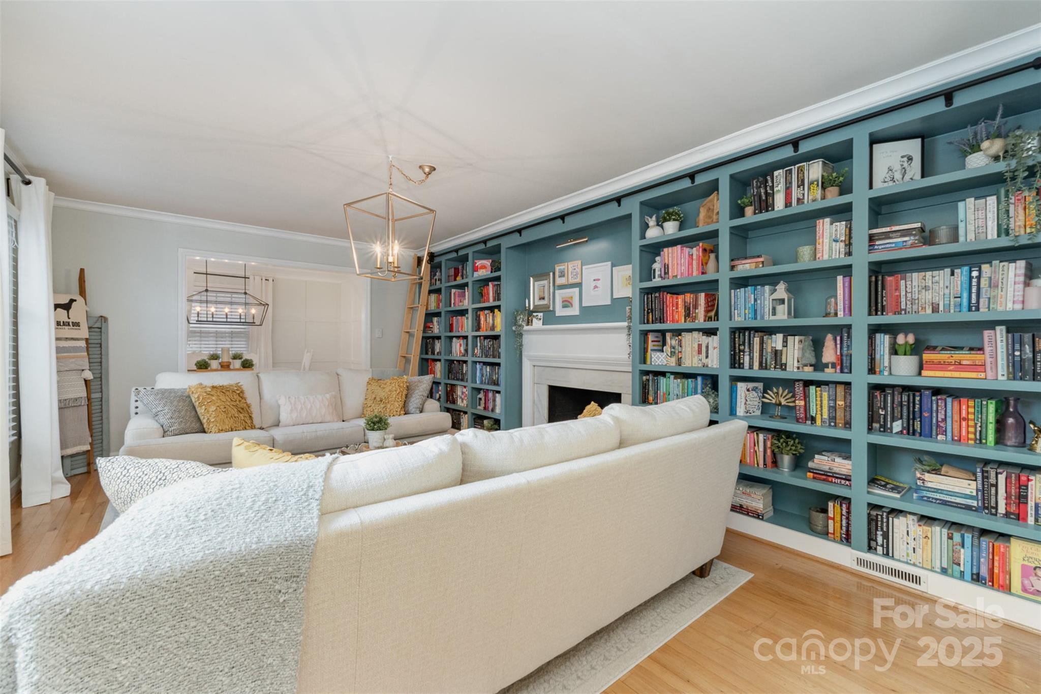 827 Ashwyn Drive