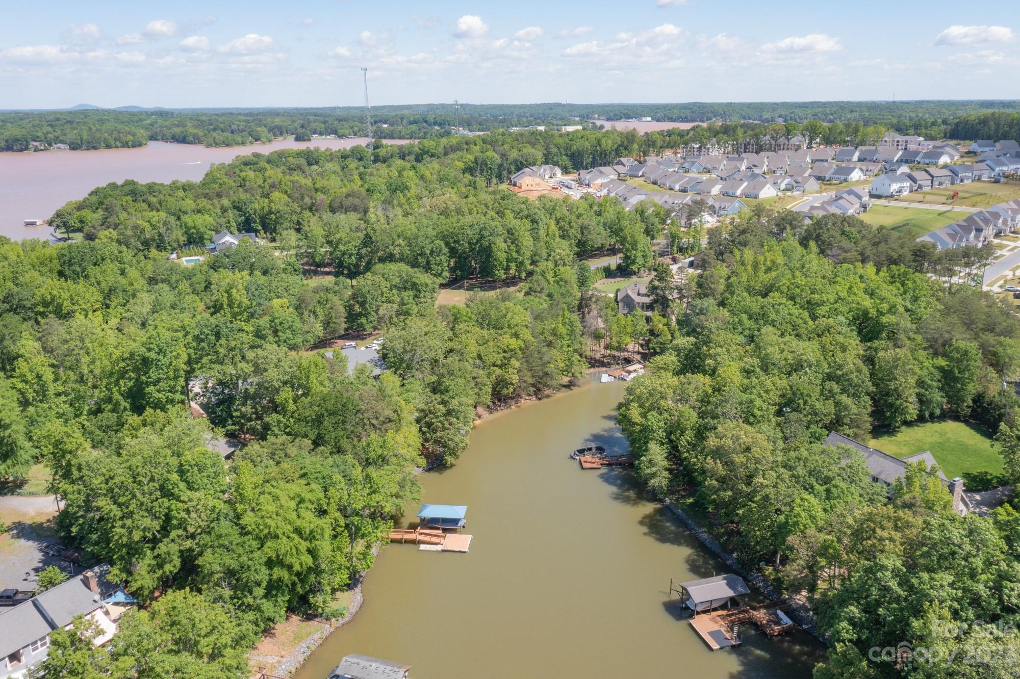 The Palisades - Land