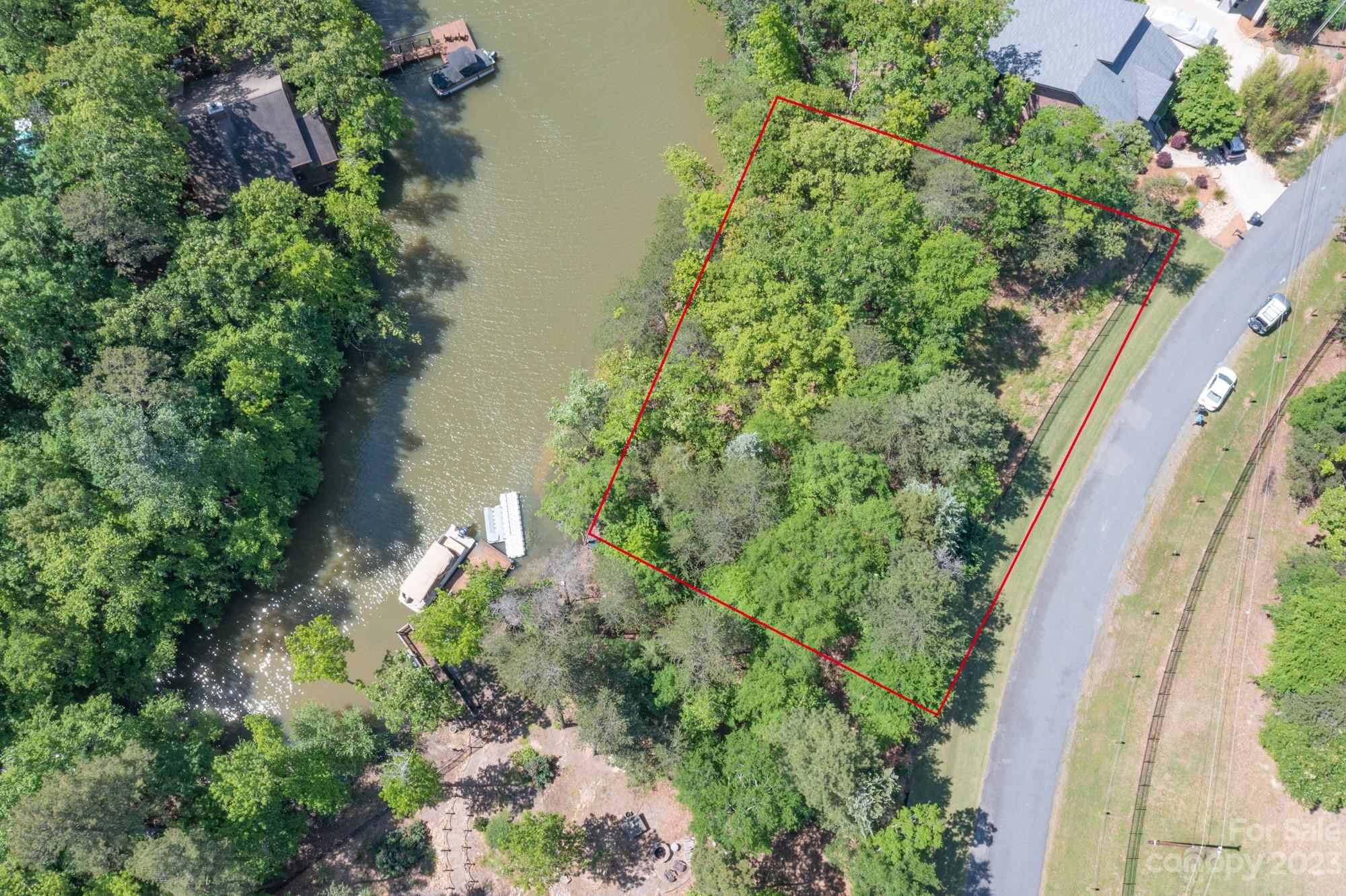 The Palisades - Land